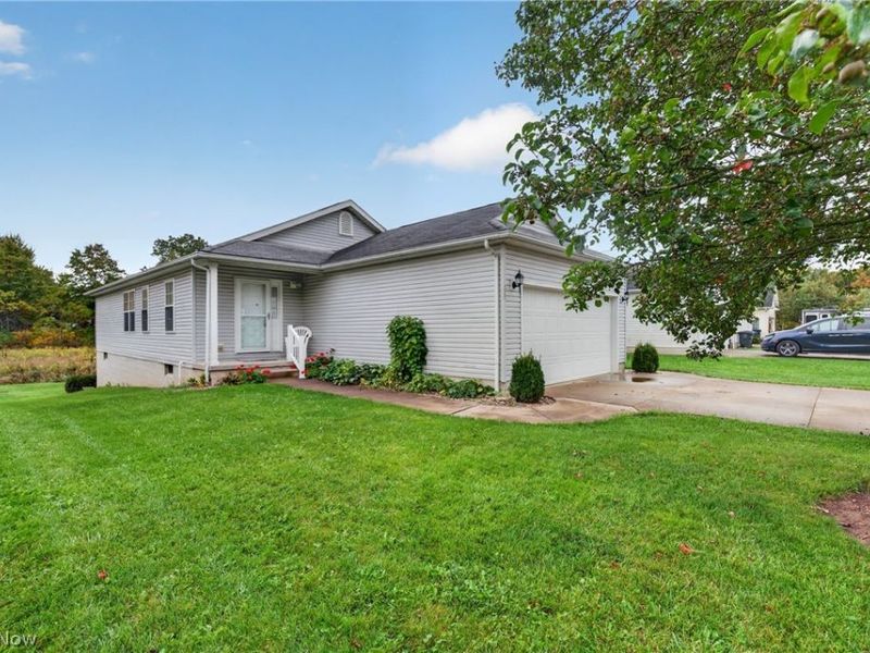 225 Waverly Avenue, Wadsworth, OH 44281 Photo 2