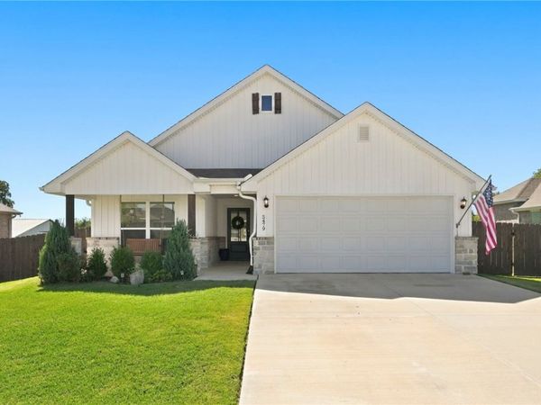 5479 Clear Springs Avenue , Springdale, AR 72762