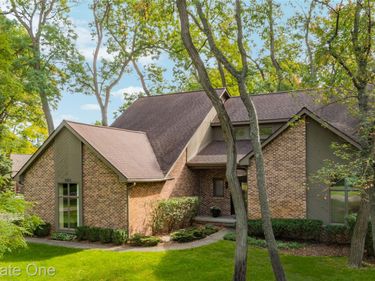 9393 Arbor Way , Commerce Township, Mi 48382