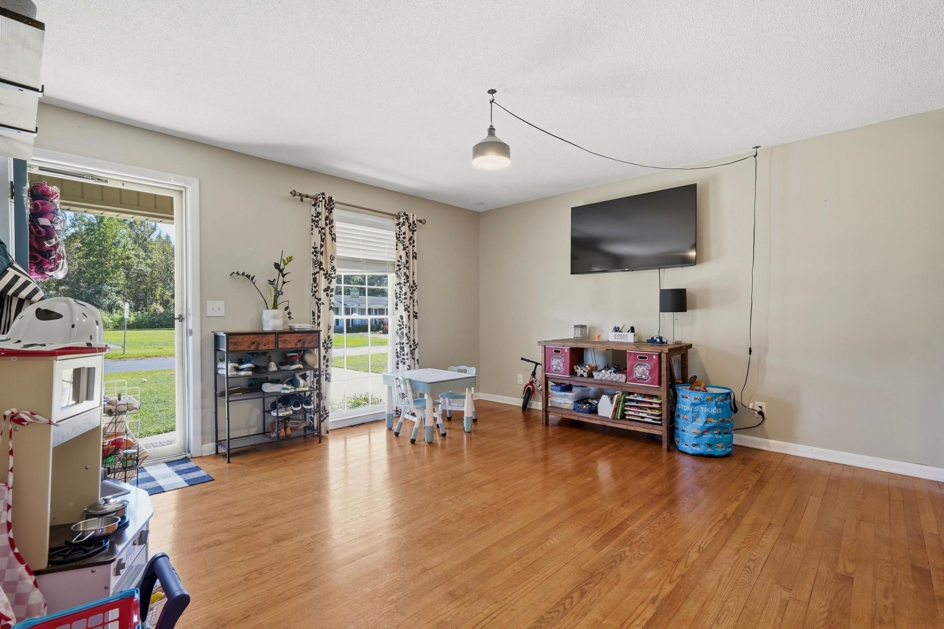 105 Twin City Circle  Photo 6