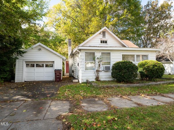 2 S Hollywood Avenue, Gloversville, NY 12078