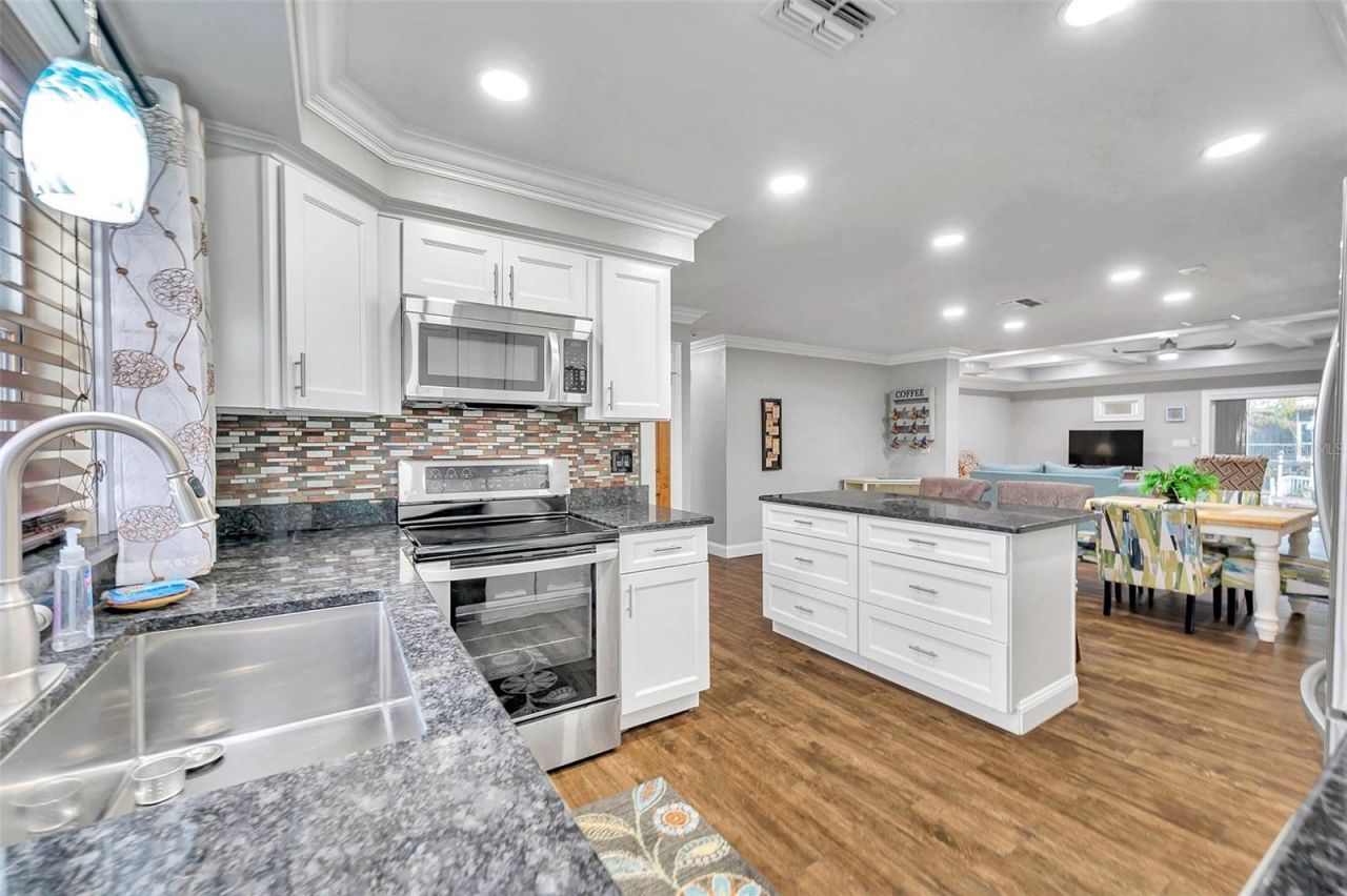 8 Citrus Drive, Palm Harbor, FL 34684 Photo