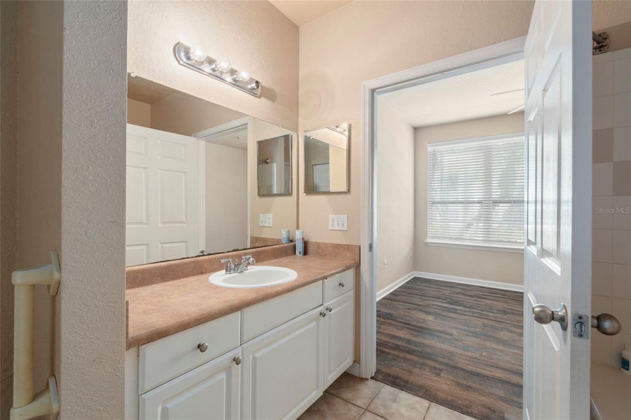 5550 Rosehill Road, Unit 102, Sarasota, FL 34233 Photo