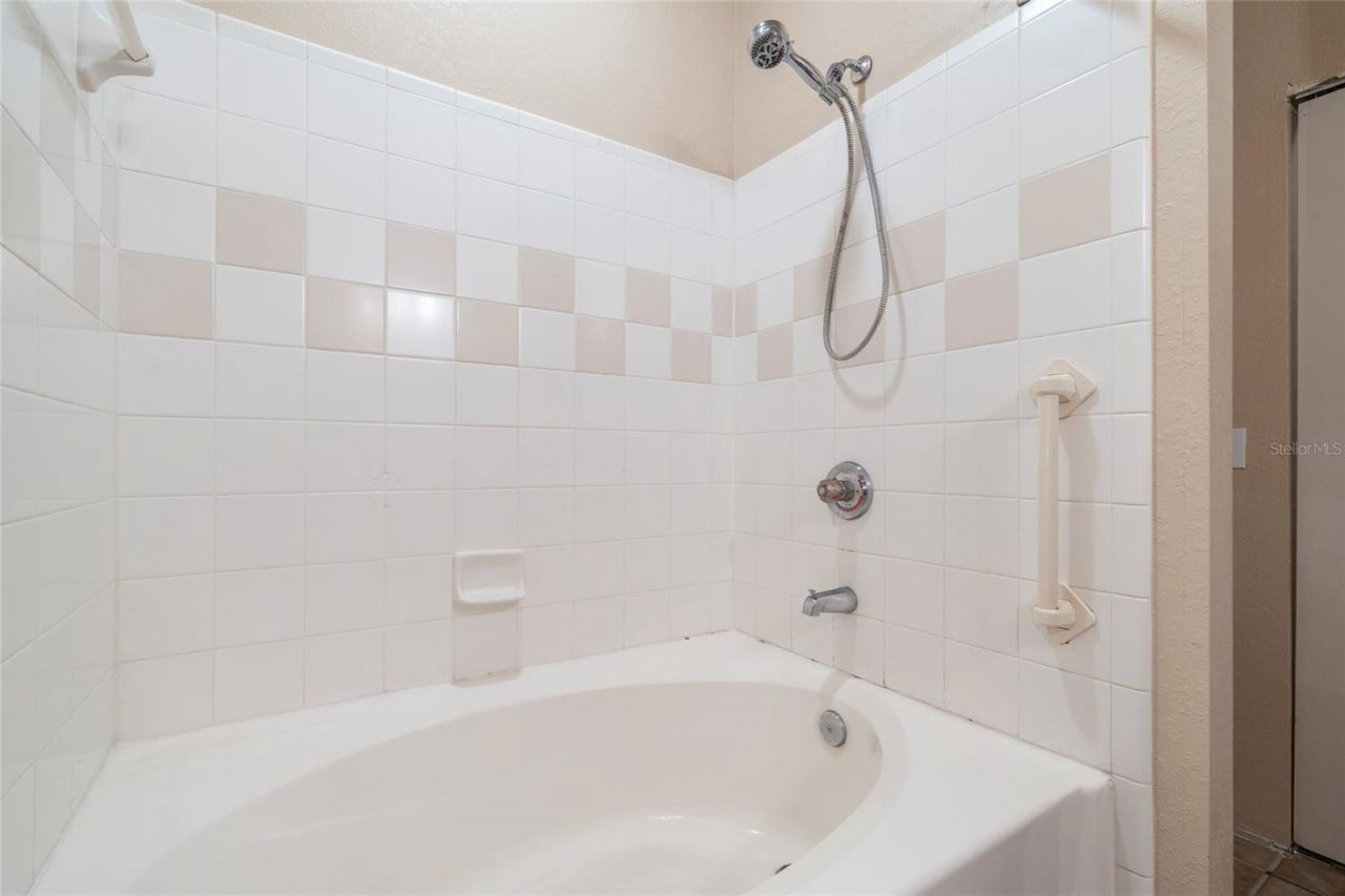 5550 Rosehill Road, Unit 102, Sarasota, FL 34233 Photo