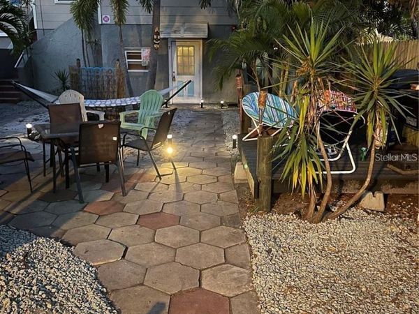 527 8TH STREET N, ST PETERSBURG, FL 33701
