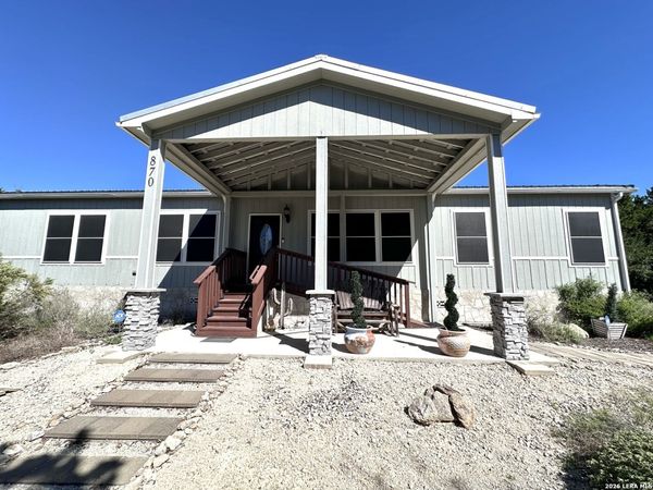 870 Spur Rd, Lakehills, TX 78063