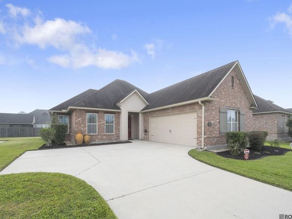 3802 Kingsbarns Dr, Zachary, LA 70791