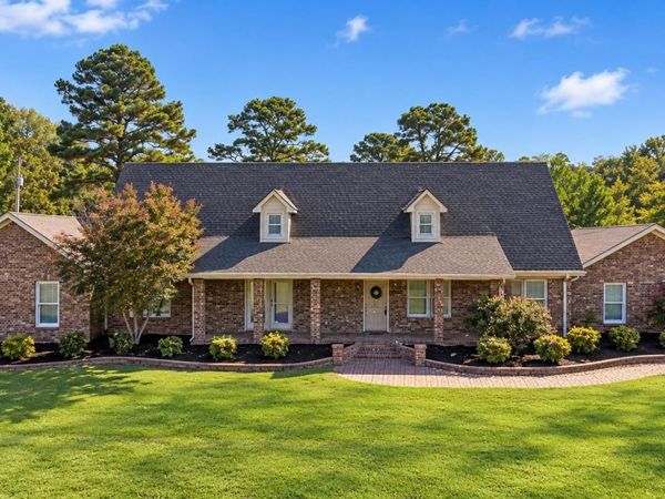 203 Pinehill, Lonoke, AR 72086