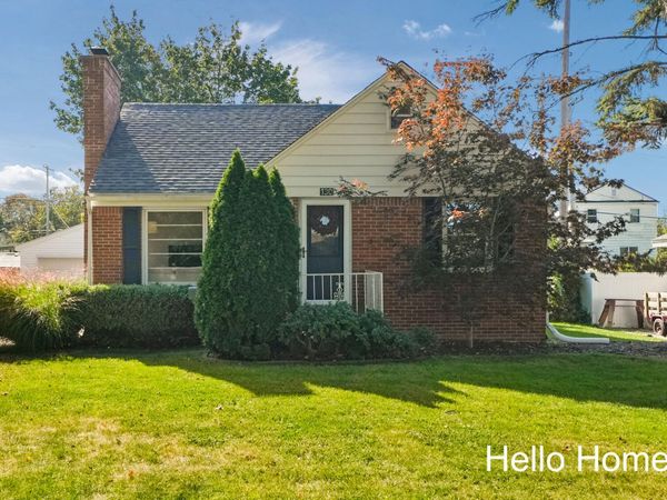130 Katherine Drive NE, Grand Rapids, MI 49505
