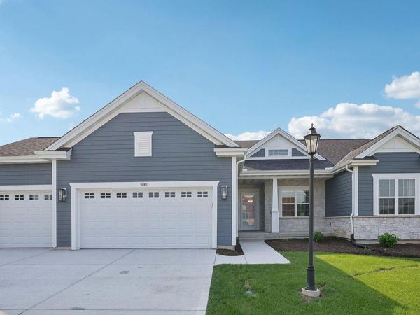 9282 S Overlook WAY, Franklin, WI 53132