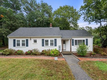 831 Franklin St, Duxbury, MA 02332