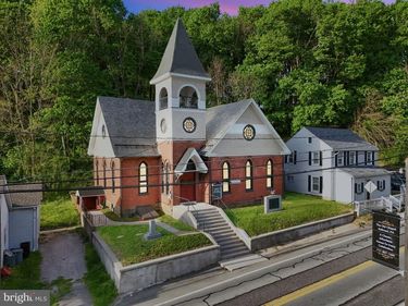 27 E MAIN STREET, RAILROAD, PA 17355