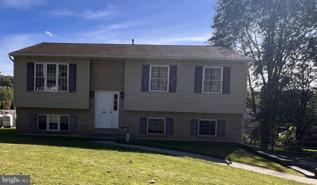 1444 STANLEY AVENUE, ALLENTOWN, PA 18103