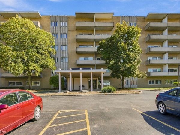 3167 Linden Road, Unit 210, Rocky River, OH 44116