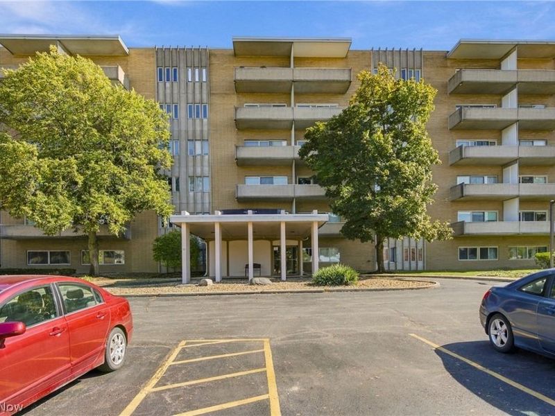3167 Linden Road, Unit 210, Rocky River, OH 44116 Photo 1
