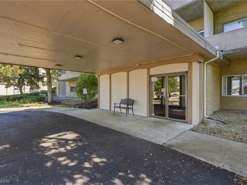 3167 Linden Road, Unit 210, Rocky River, OH 44116 Photo 2