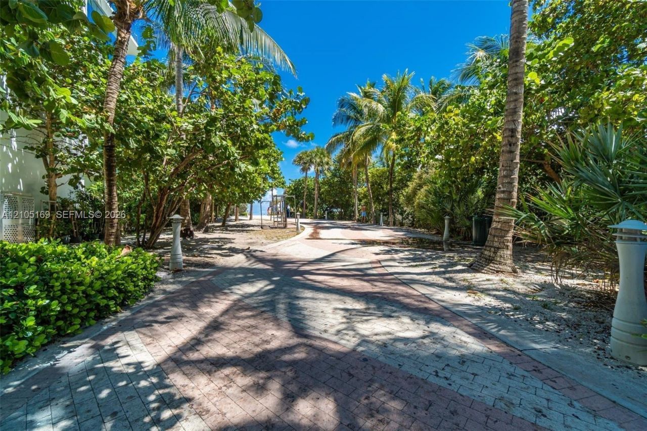 2899 Collins Ave, Unit 521, Miami Beach, FL 33140 Photo