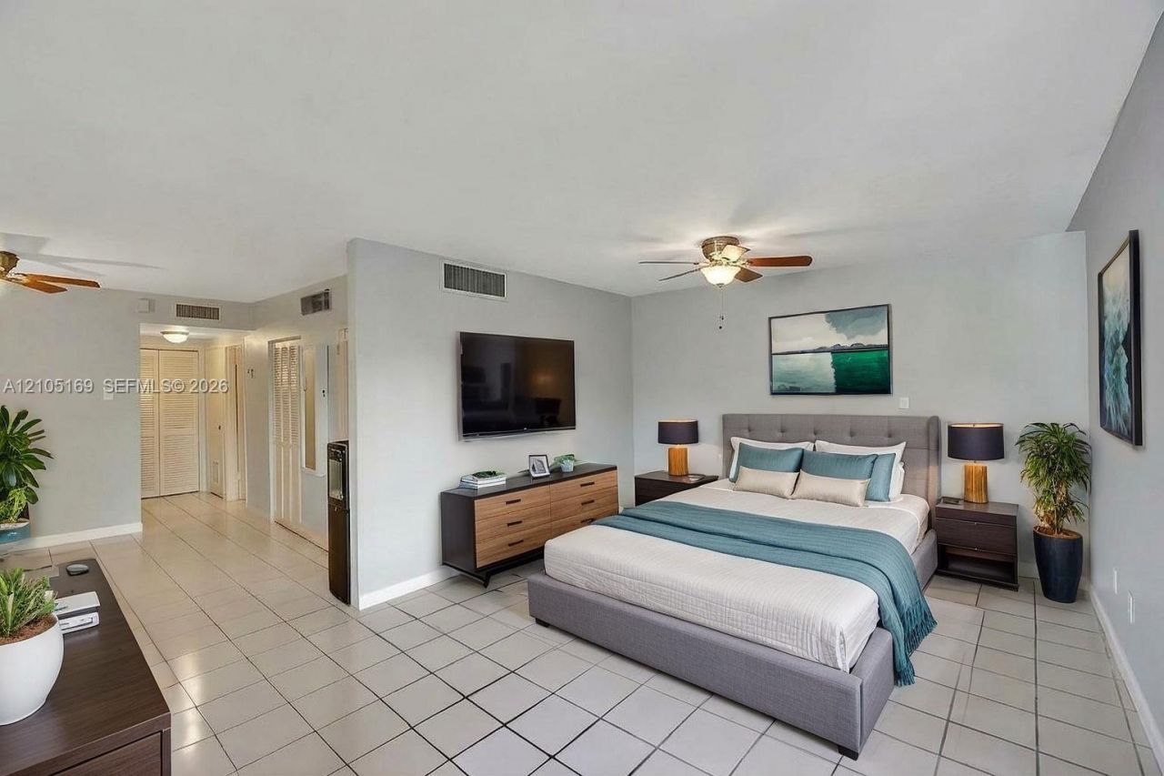 2899 Collins Ave, Unit 521, Miami Beach, FL 33140 Photo
