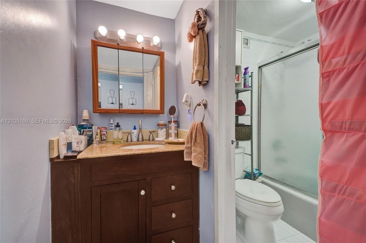 2899 Collins Ave, Unit 521, Miami Beach, FL 33140 Photo