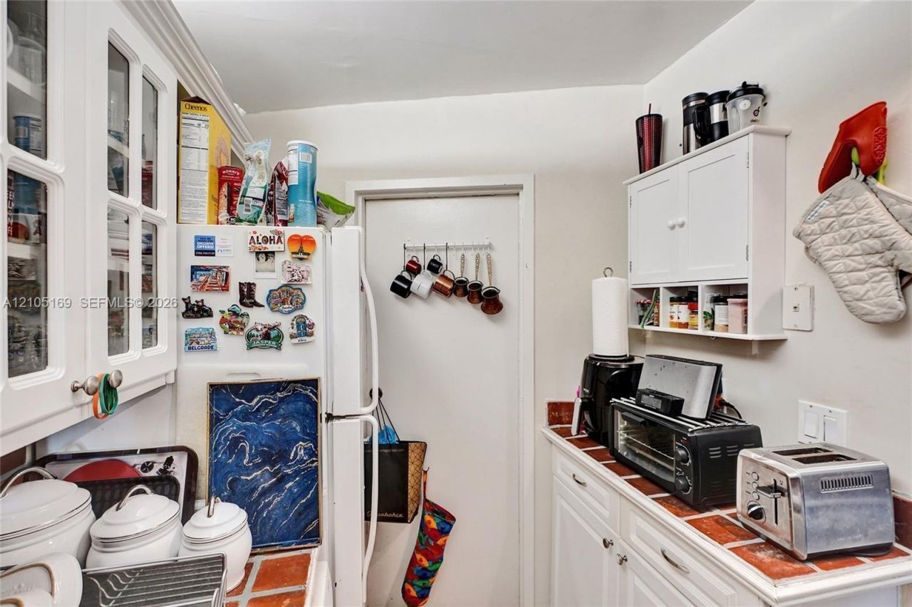 2899 Collins Ave, Unit 521, Miami Beach, FL 33140 Photo