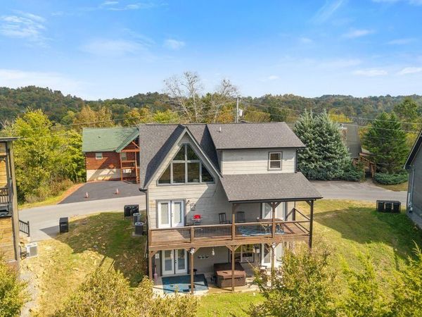 2053 Eagle Feather Drive, Sevierville, TN 37876