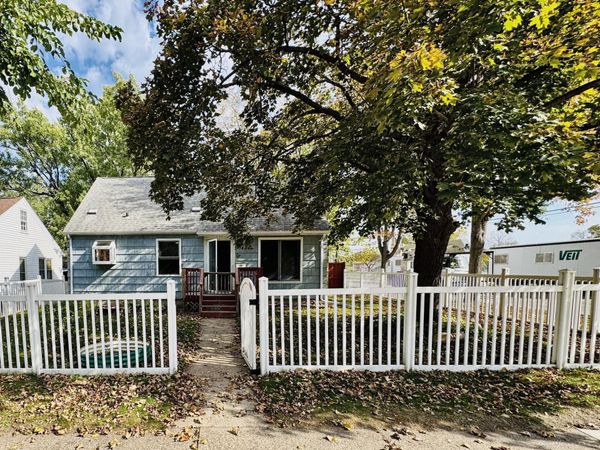 1444 Saint Albans Street N, Saint Paul, MN 55117