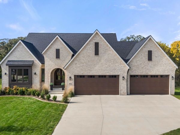8036 NW 106th Court, Johnston, IA 50131