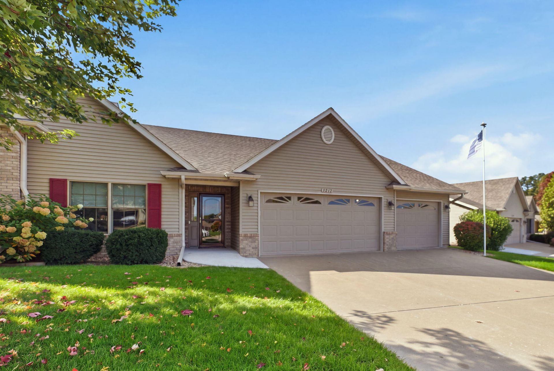 3212 Majestic Dr., Muscatine, IA 52761 Main Photo