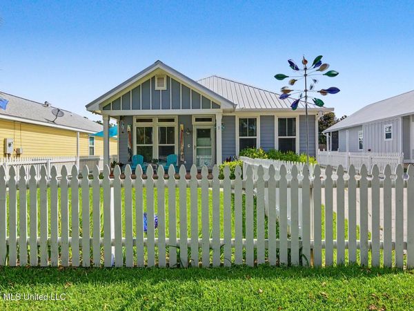 427 Saint George Street, Bay Saint Louis, MS 39520