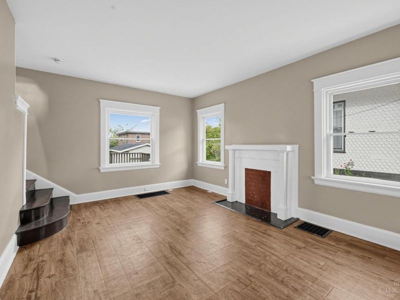 2949 Mignon Avenue, Cincinnati, OH 45211 Photo 4