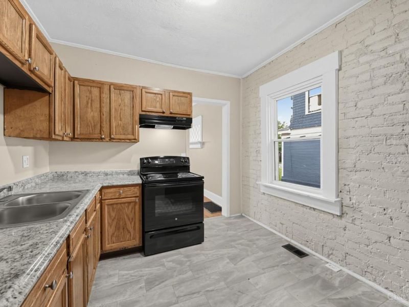 2949 Mignon Avenue, Cincinnati, OH 45211 Photo 6