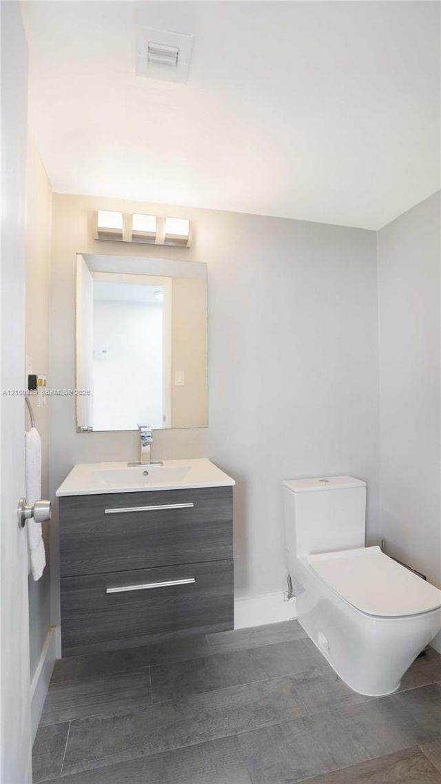 6900 Bay Dr, Unit 8K, Miami Beach, FL 33141 Photo