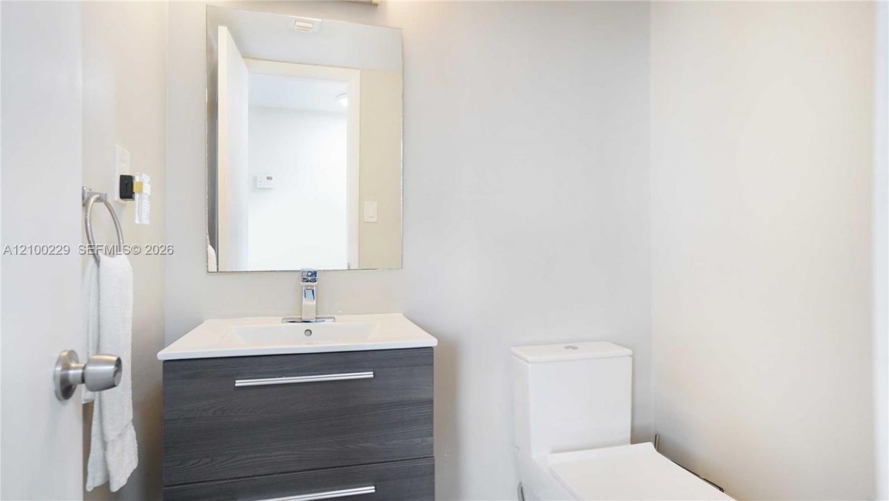 6900 Bay Dr, Unit 8K, Miami Beach, FL 33141 Photo