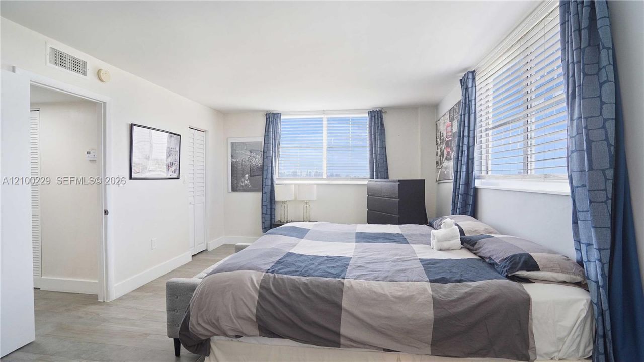 6900 Bay Dr, Unit 8K, Miami Beach, FL 33141 Photo