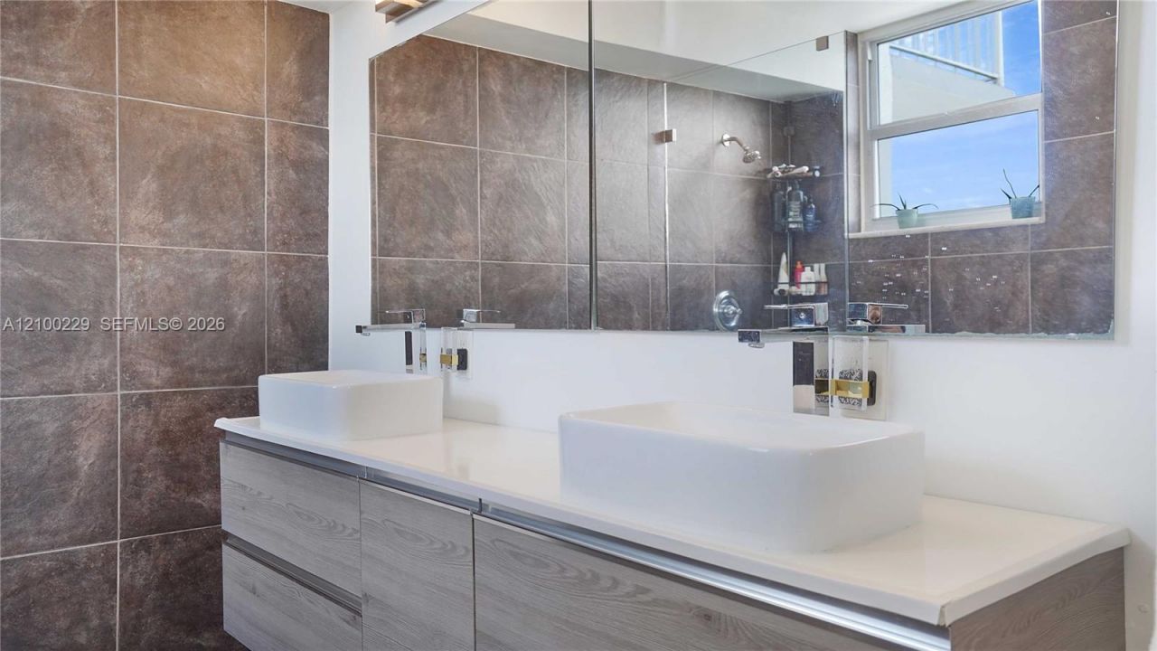6900 Bay Dr, Unit 8K, Miami Beach, FL 33141 Photo