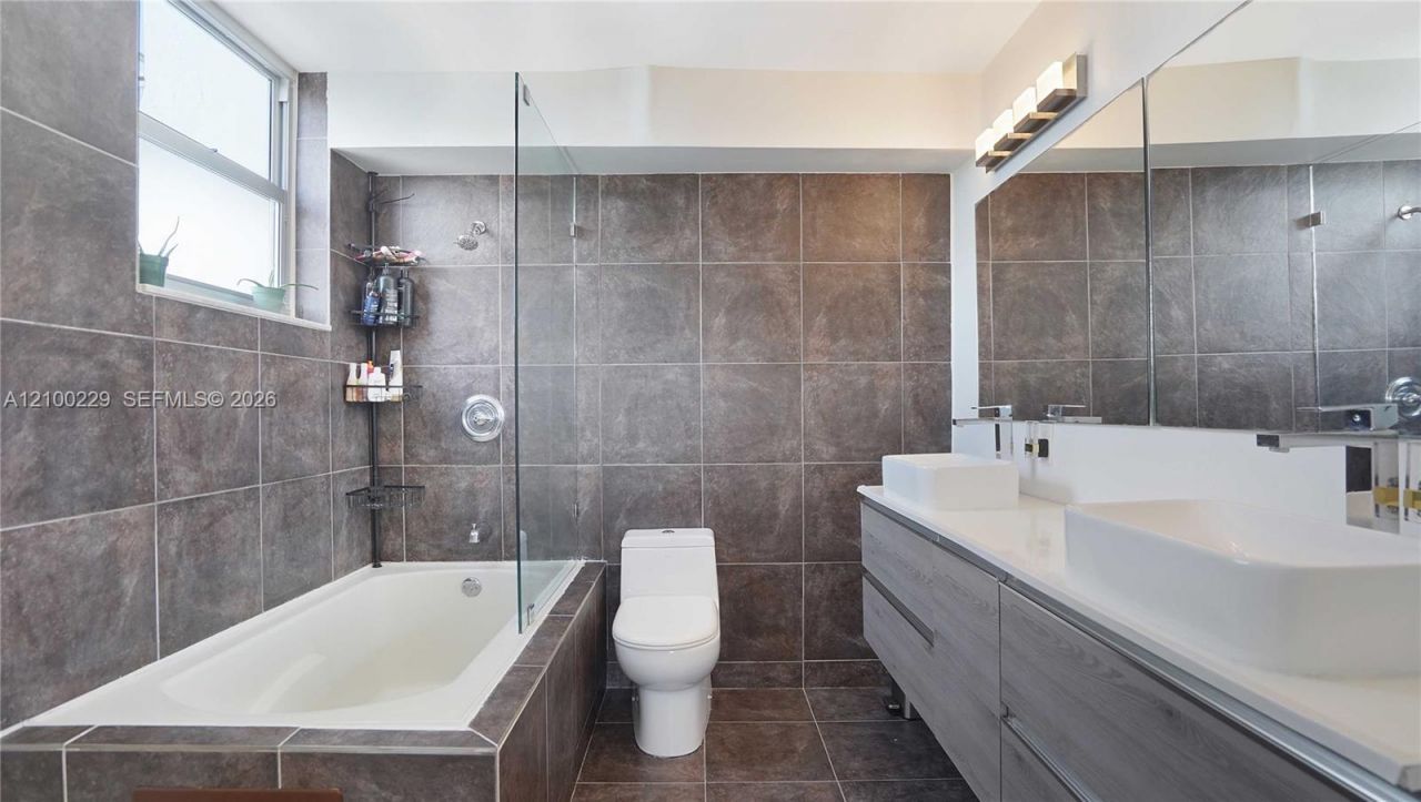6900 Bay Dr, Unit 8K, Miami Beach, FL 33141 Photo