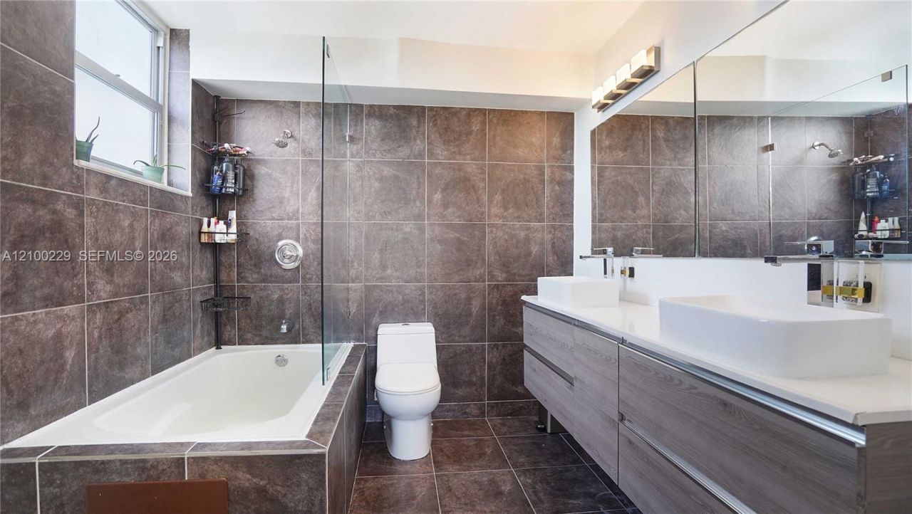 6900 Bay Dr, Unit 8K, Miami Beach, FL 33141 Photo