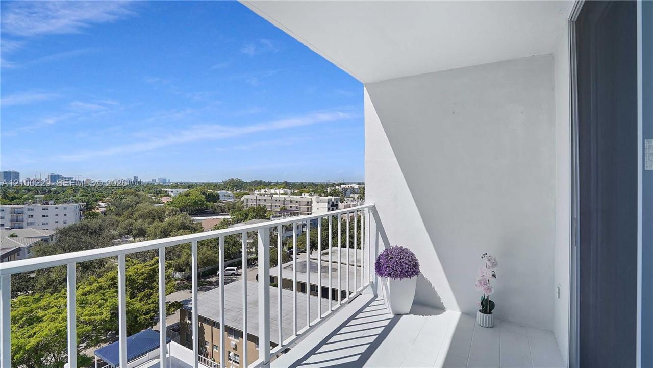 6900 Bay Dr, Unit 8K, Miami Beach, FL 33141 Photo