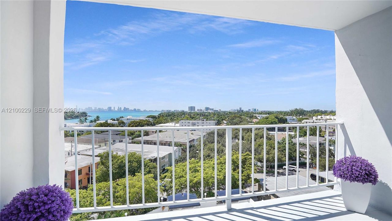 6900 Bay Dr, Unit 8K, Miami Beach, FL 33141 Photo