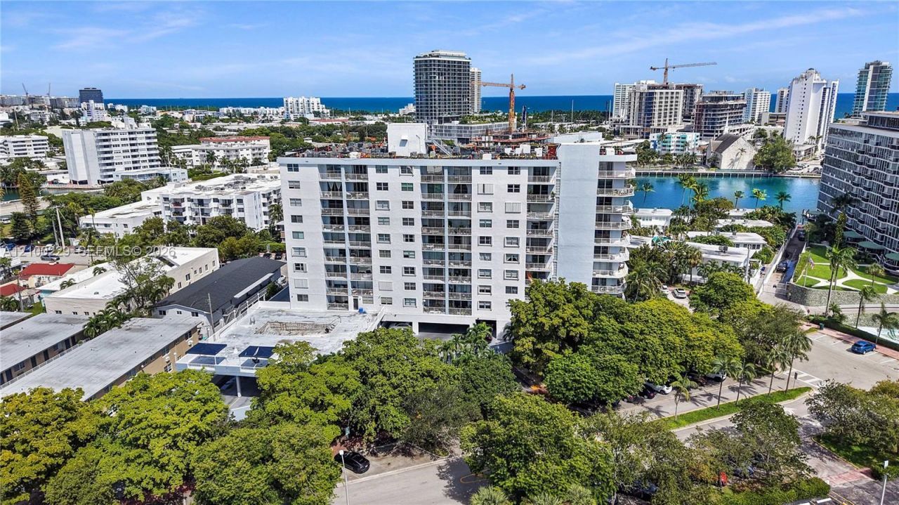 6900 Bay Dr, Unit 8K, Miami Beach, FL 33141 Photo