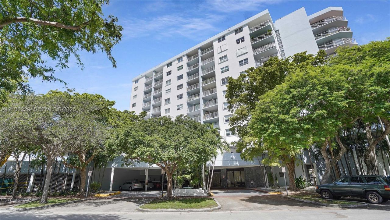 6900 Bay Dr, Unit 8K, Miami Beach, FL 33141 Photo