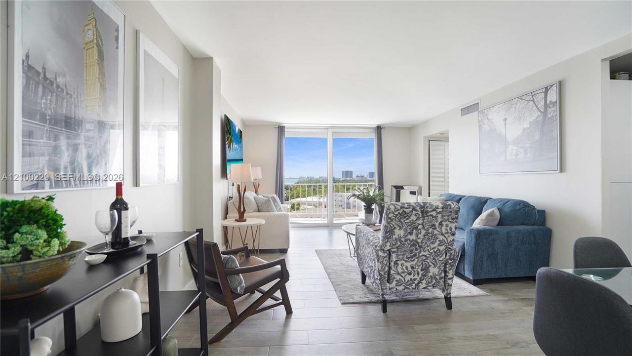 6900 Bay Dr, Unit 8K, Miami Beach, FL 33141 Photo