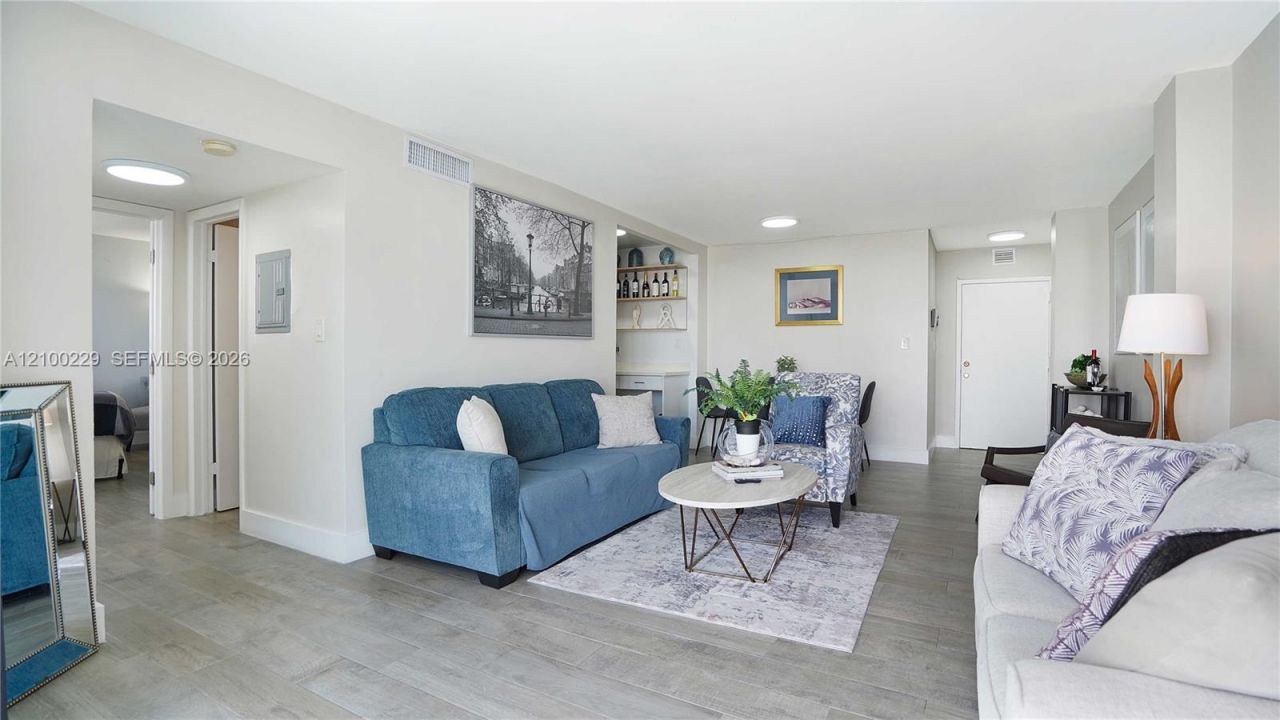 6900 Bay Dr, Unit 8K, Miami Beach, FL 33141 Photo