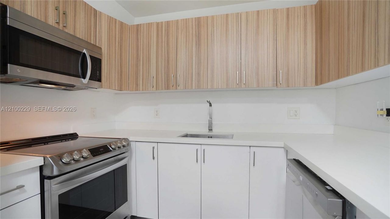 6900 Bay Dr, Unit 8K, Miami Beach, FL 33141 Photo
