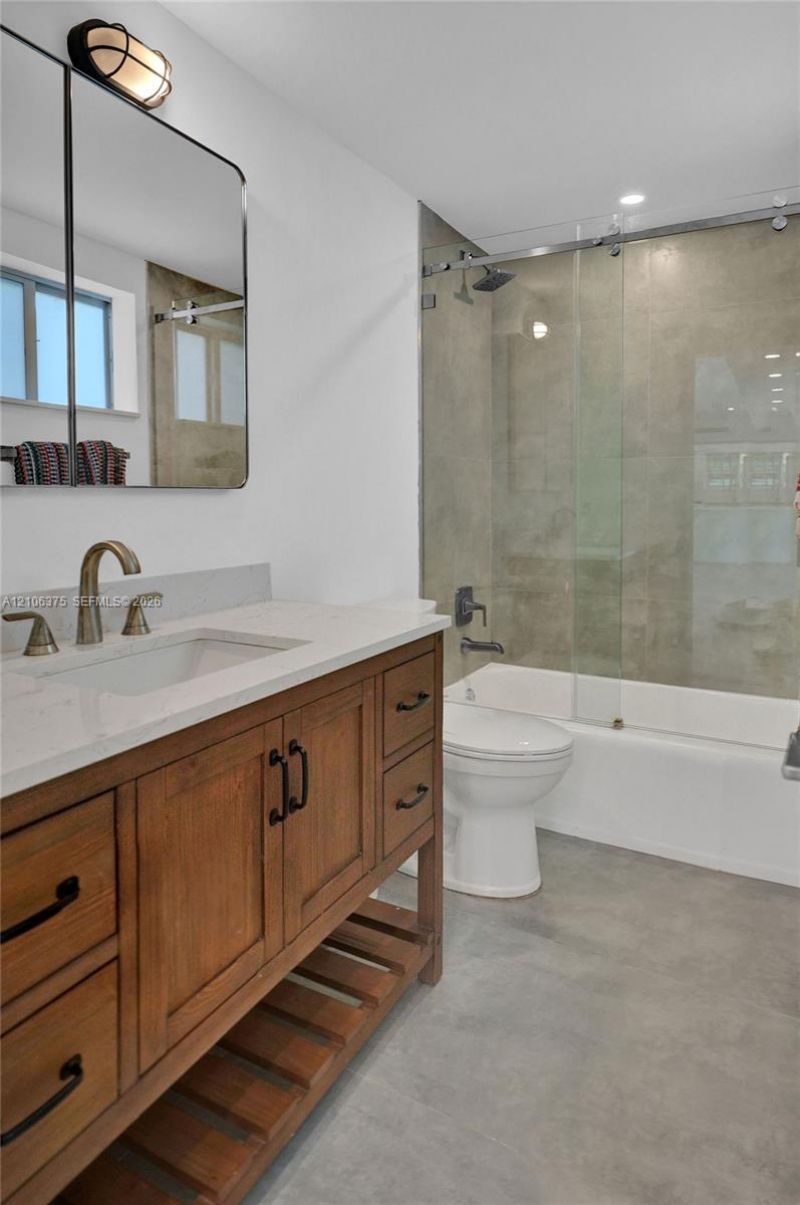 4800 Pine Tree Dr , Unit 101, Miami Beach, FL 33140 Photo