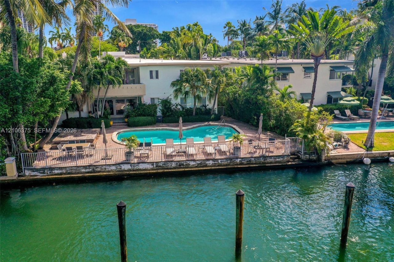 4800 Pine Tree Dr , Unit 101, Miami Beach, FL 33140 Photo