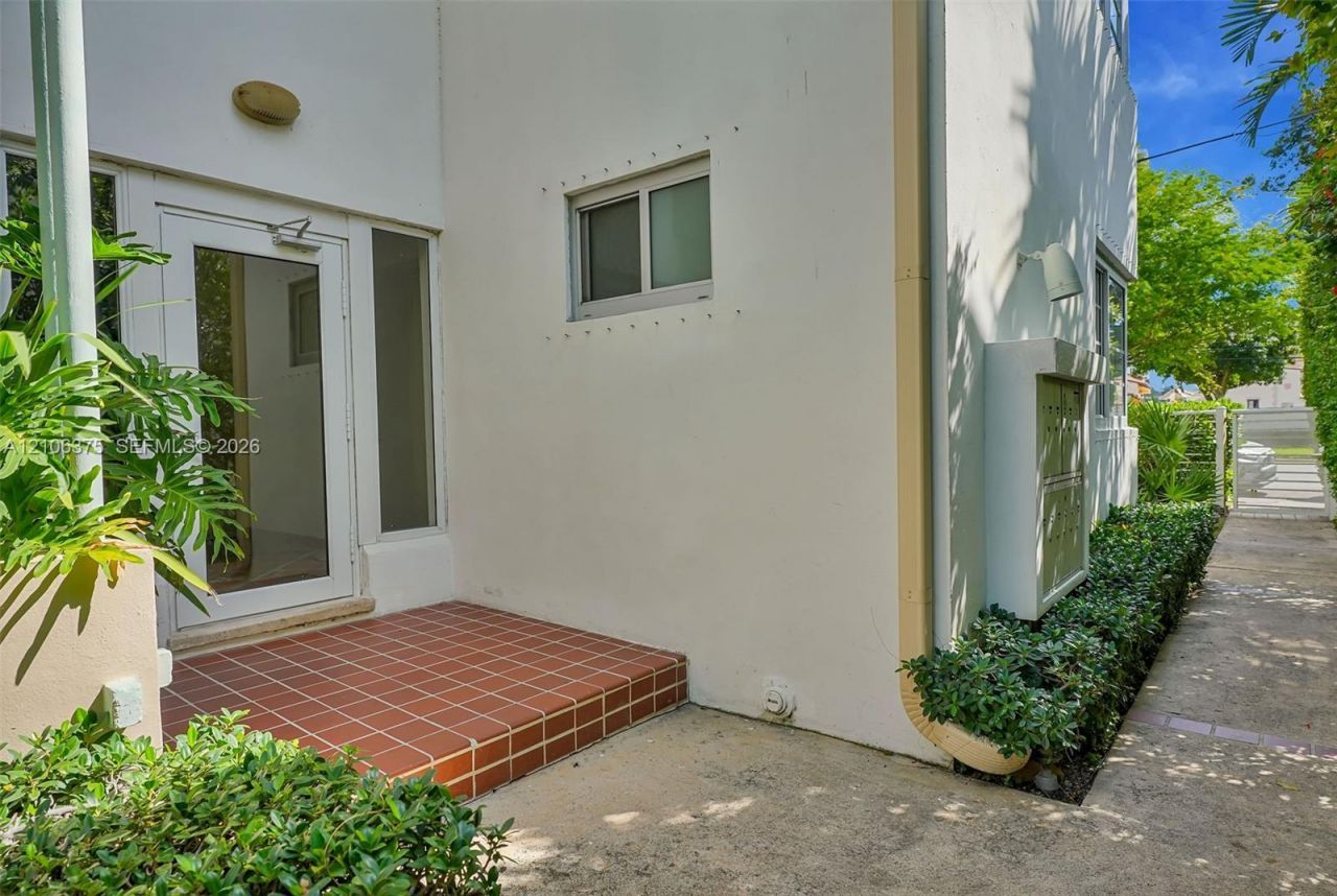 4800 Pine Tree Dr , Unit 101, Miami Beach, FL 33140 Photo