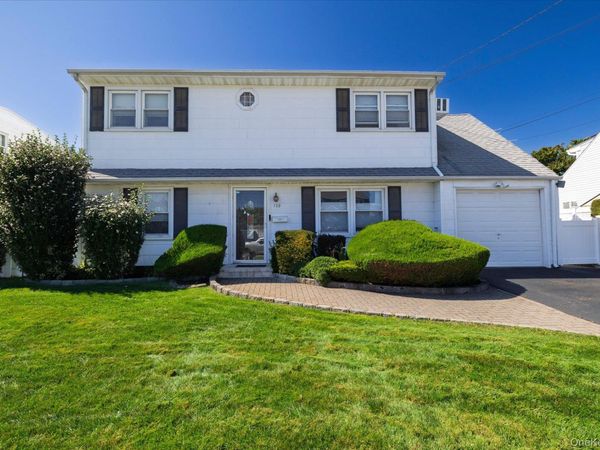 129 Arlyn Drive W, Massapequa, NY 11758