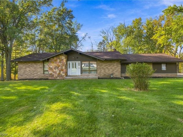 27825 Annetta Drive , Glenwillow, OH 44139