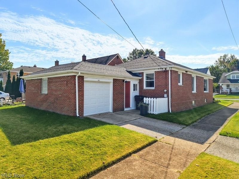 2530 Brookview Boulevard, Parma, OH 44134 Photo 4